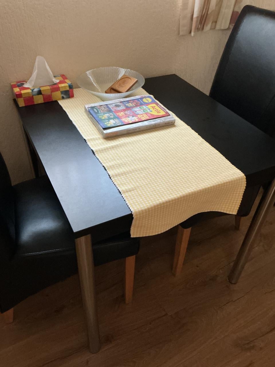 Tafel+ 2 stoelen