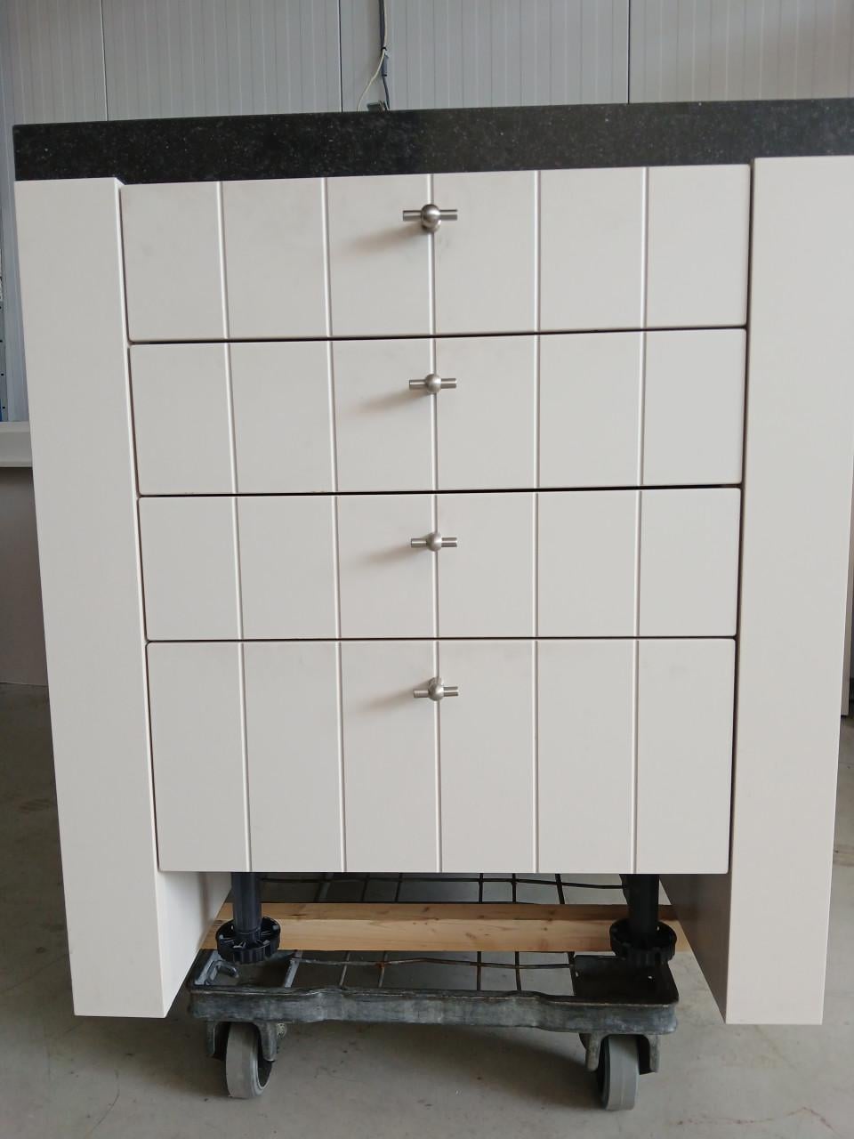 Landelijke keuken creme in modules combi oven,inductie kookpl,stoomoven e.d