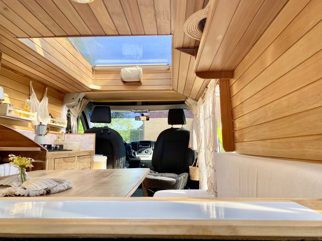 Unieke luxe buscamper Peugeot Boxer
