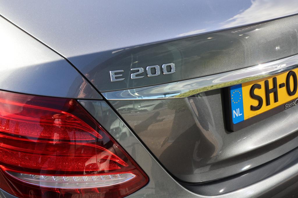 Mercedes-Benz E-Klasse 200 exclusive l airmatic luchtvering l panoramadak l