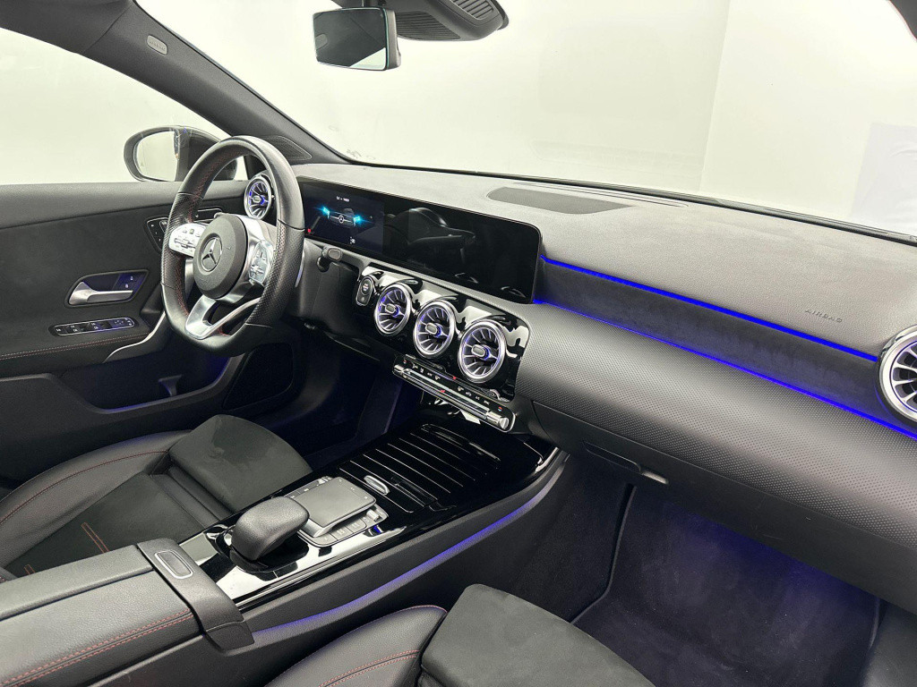 Mercedes-Benz A-Klasse a 200 amg line pano sfeer 360 led