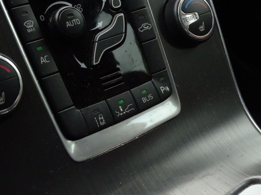 Volvo V60 2.0t momentum automaat | 200 pk | trekhaak