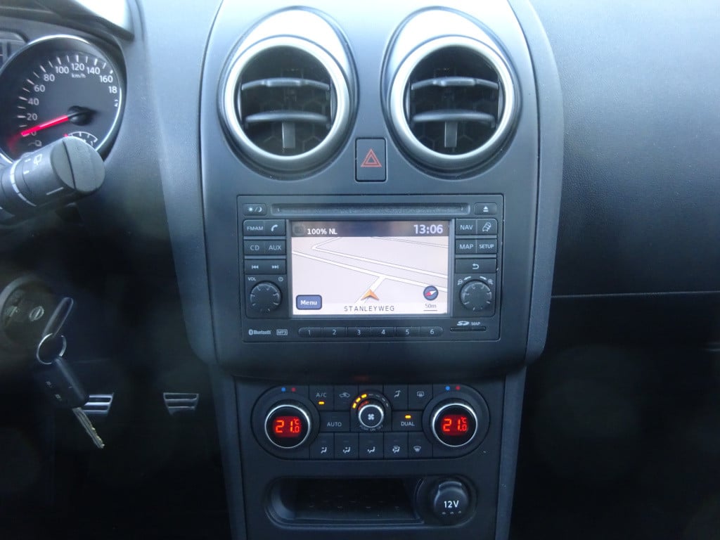 Nissan Qashqai 1.6 connect edition climate control / camera / trekhaak / lm