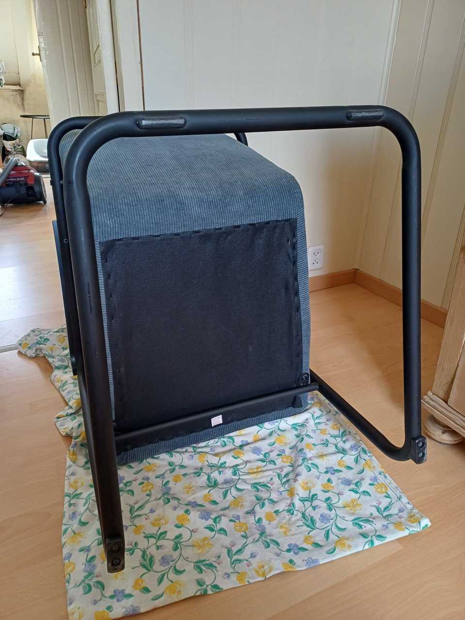 Supermooie WOOOD FAUTEUIL + HOCKER staalblauw, ribstof