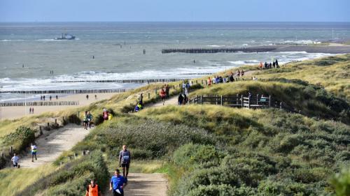 GEVRAAGD: 2 kaarten Wandel Kustmarathon 4 Oktober