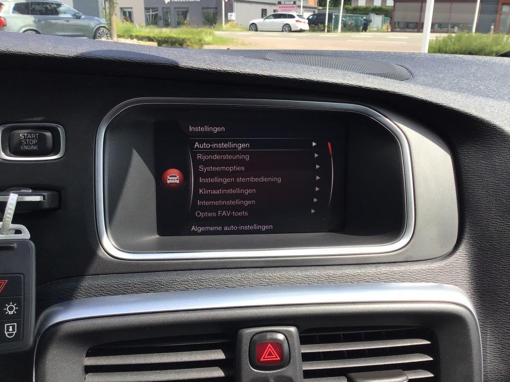 Volvo V40 t3 153pk aut6 polar+ sport| panodak| camera| trekhgaak| h&k soun
