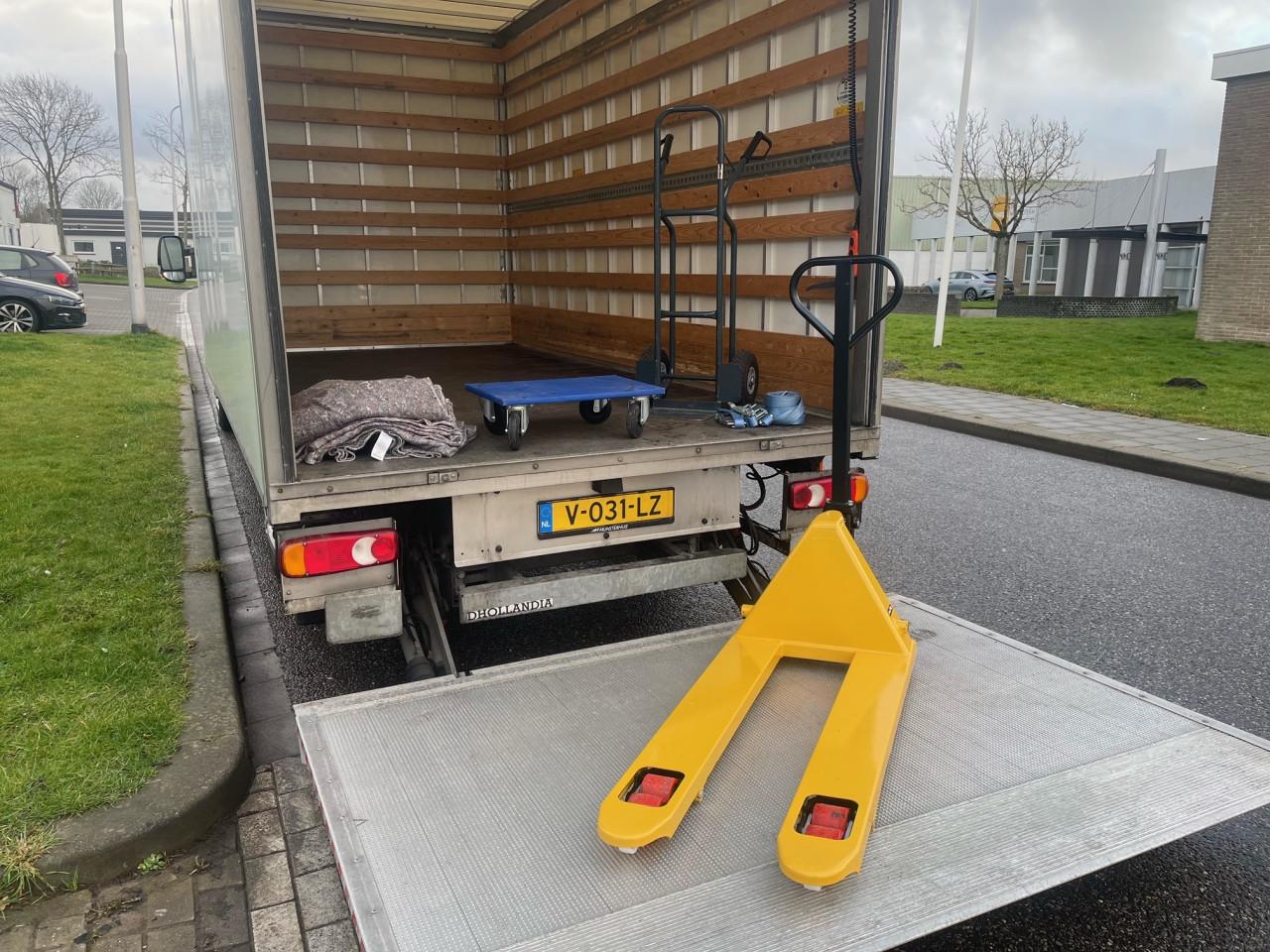 Bakwagen met laadklep te huur! kilometer en borg vrij €160,- Incl BTW