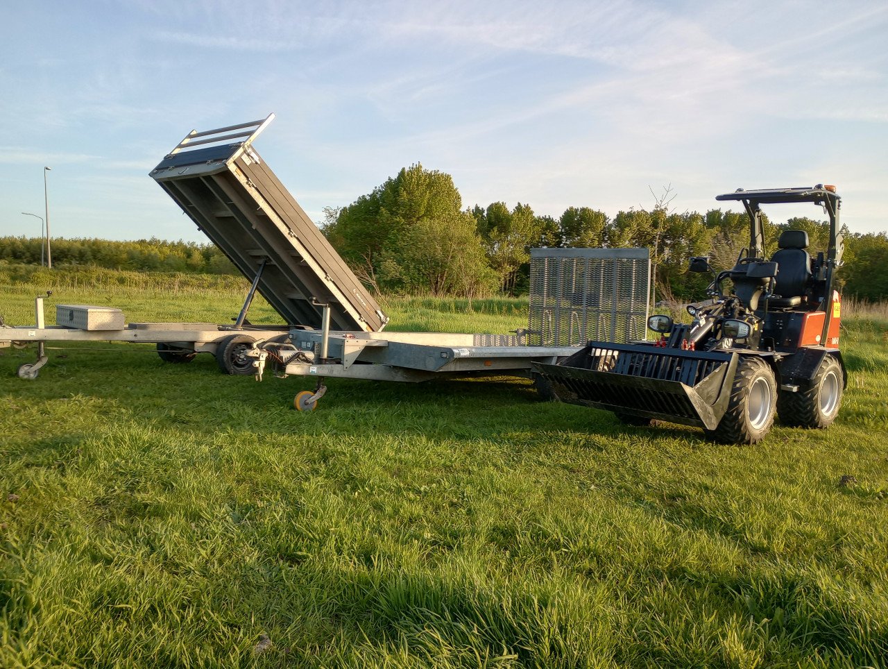 Elektrische kiep aanhanger Te Huur