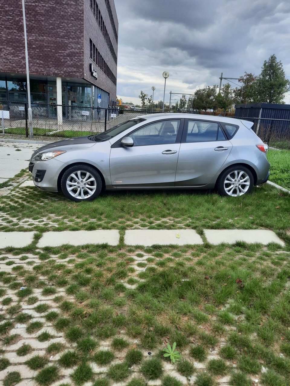 Mazda 3 1.6 sport grijs