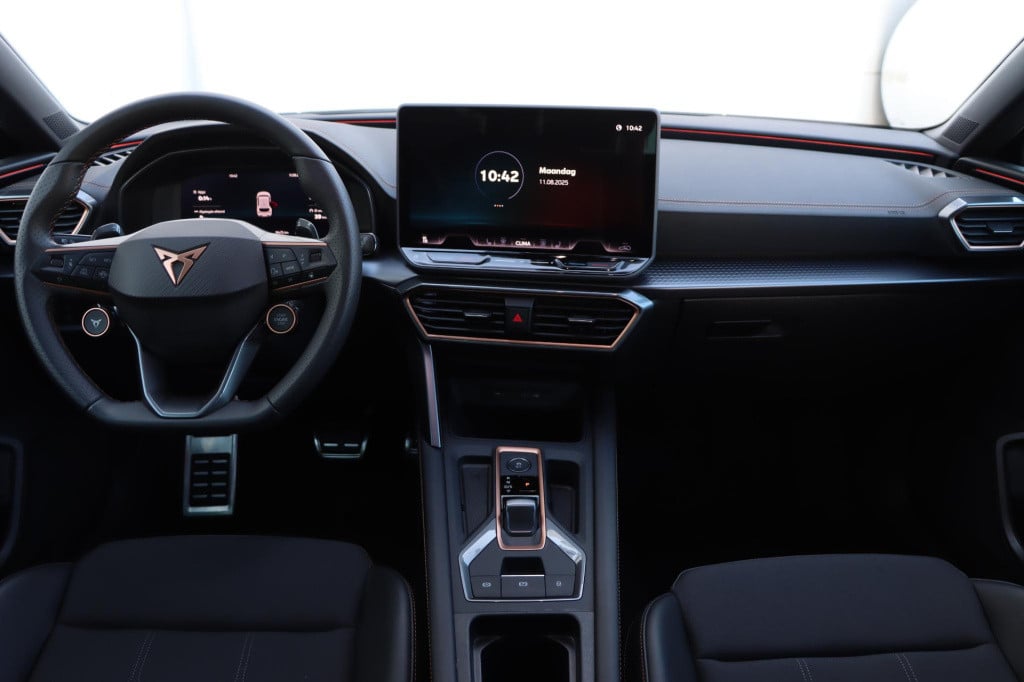 Cupra Leon 1.5 tsi ehybrid business 204pk dsg6