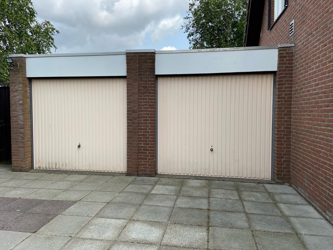 2x stalen garagedeur
