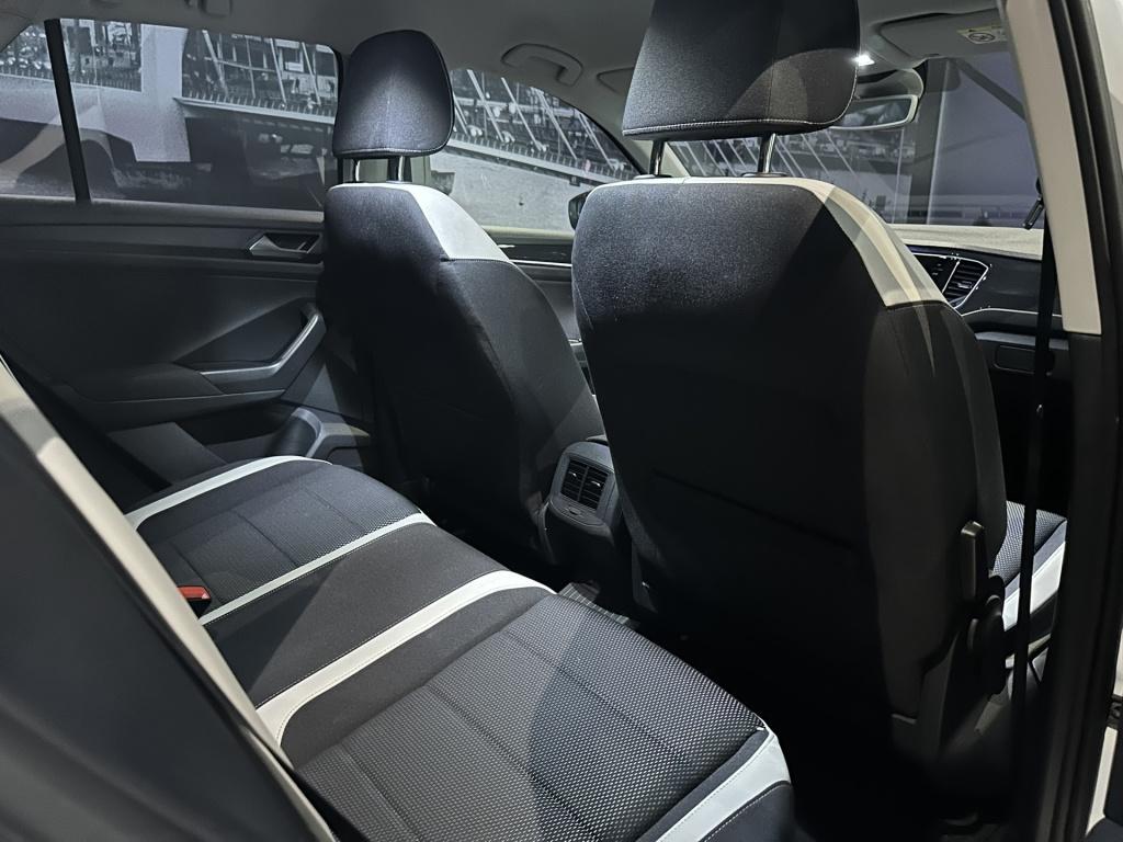 Volkswagen T-roc 1.5 tsi sport *camera*vitrual*winterpack*trekhaak*keyless*