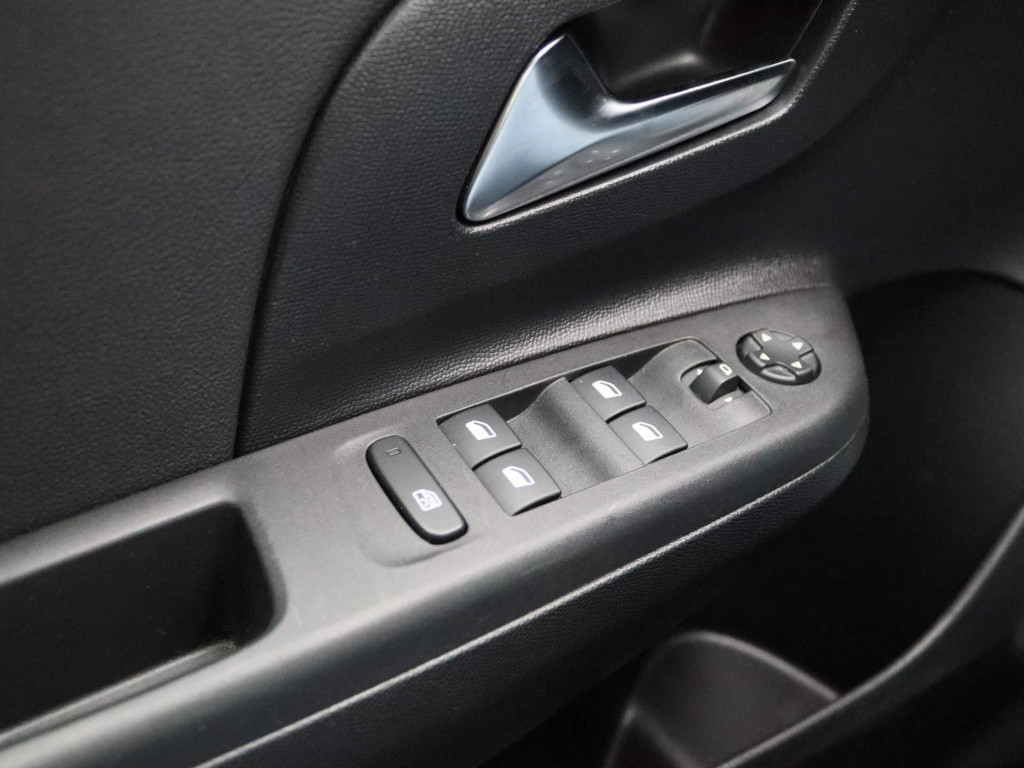Opel Corsa 1.2 level 4 | navigatie | apple carplay / android auto | airco |