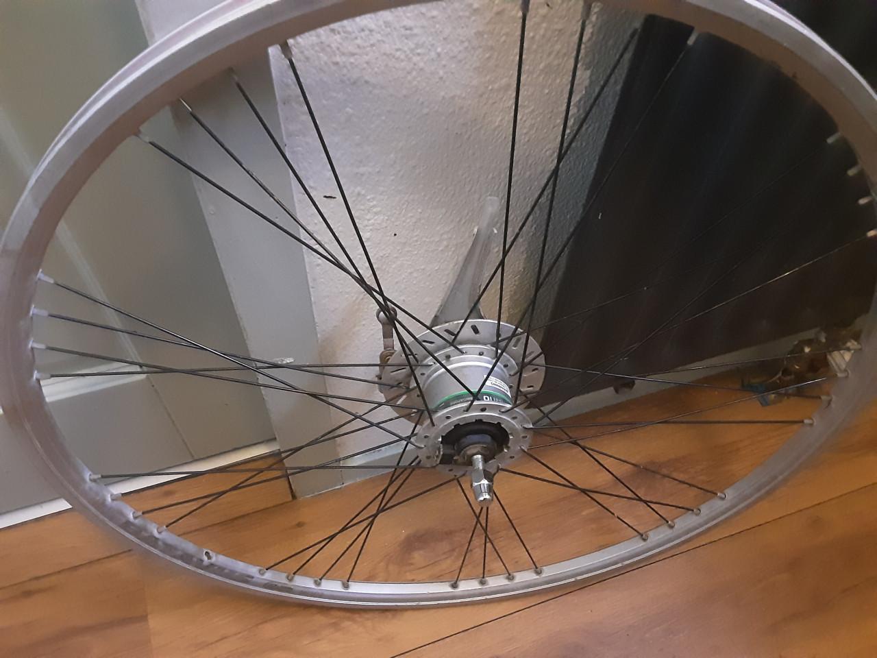 Batavus 28 inch shimano voorwiel, naafdynamo, rollerbrake rem