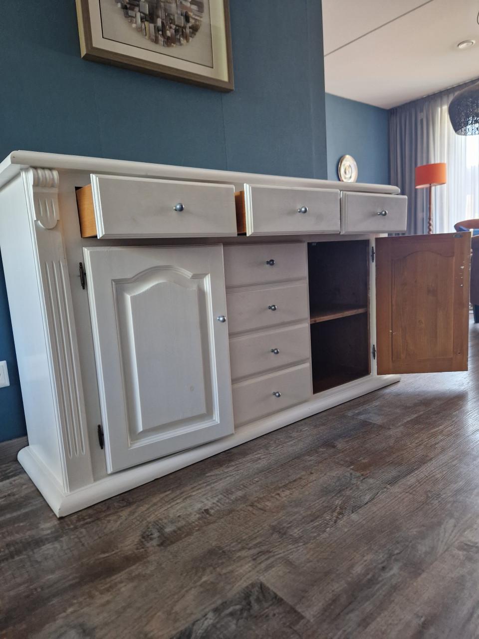 Wit grenen dressoir