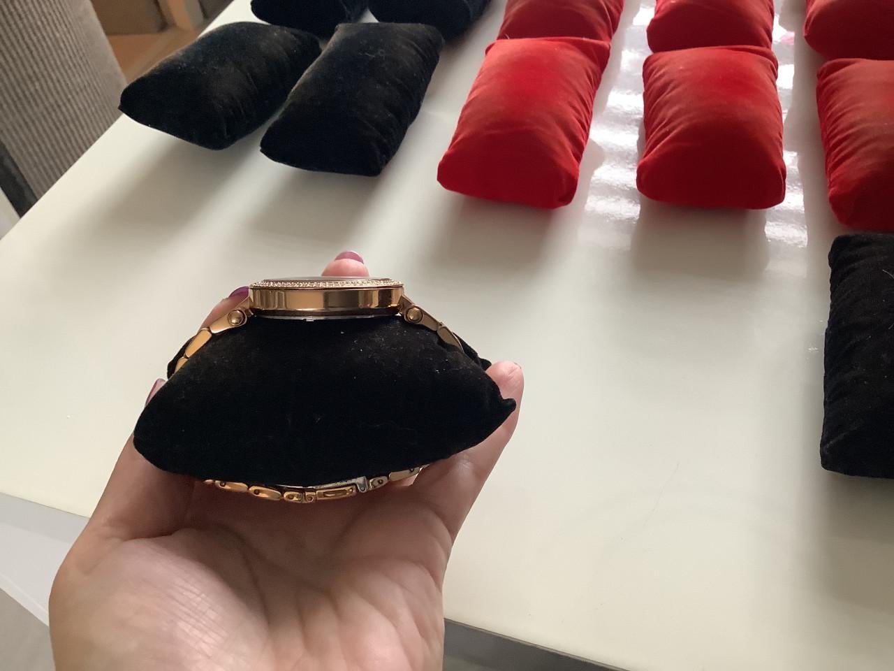 Partij gebruikte kussentjes voor sieraden. ( partij 83)