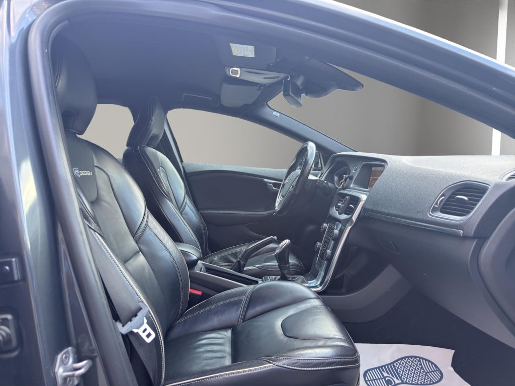 Volvo V40 1.6 d2 r-design leder led memory stoelverwarming