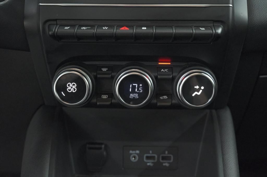 Renault Captur tce 130 edc limited | trekhaak | adaptieve cruise control | 