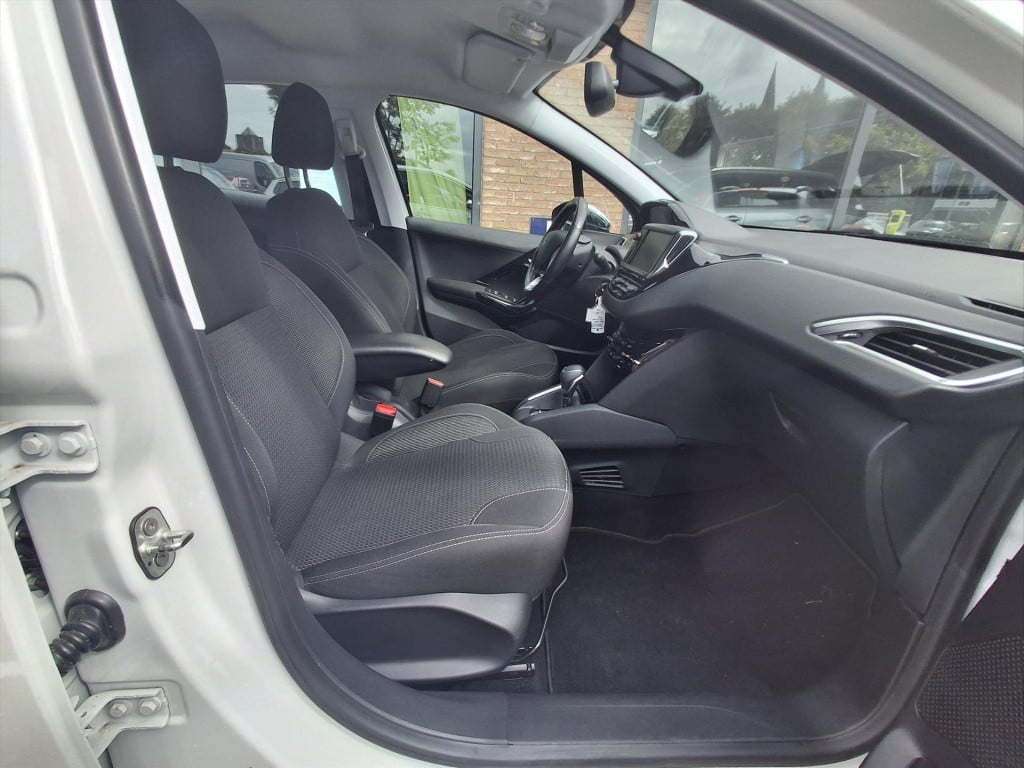 Peugeot 208 allure 1.2-110pk 5d (vol)automaat(eat6) navigatie | apple carpl