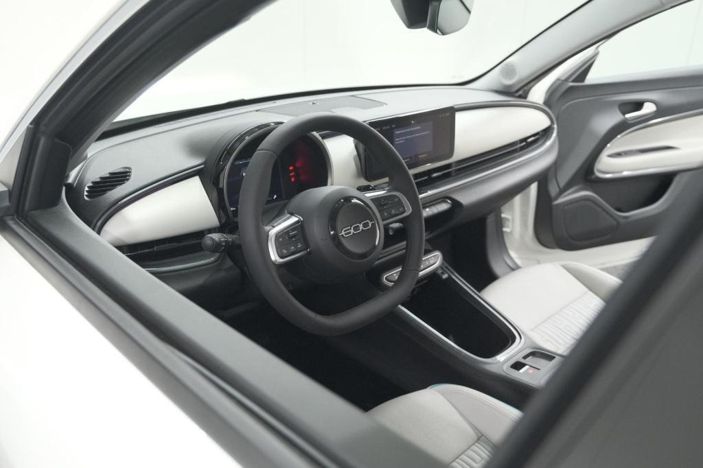 Fiat 600 1.2 hybrid 100 dct6 la prima | camera | adaptieve cruise control |