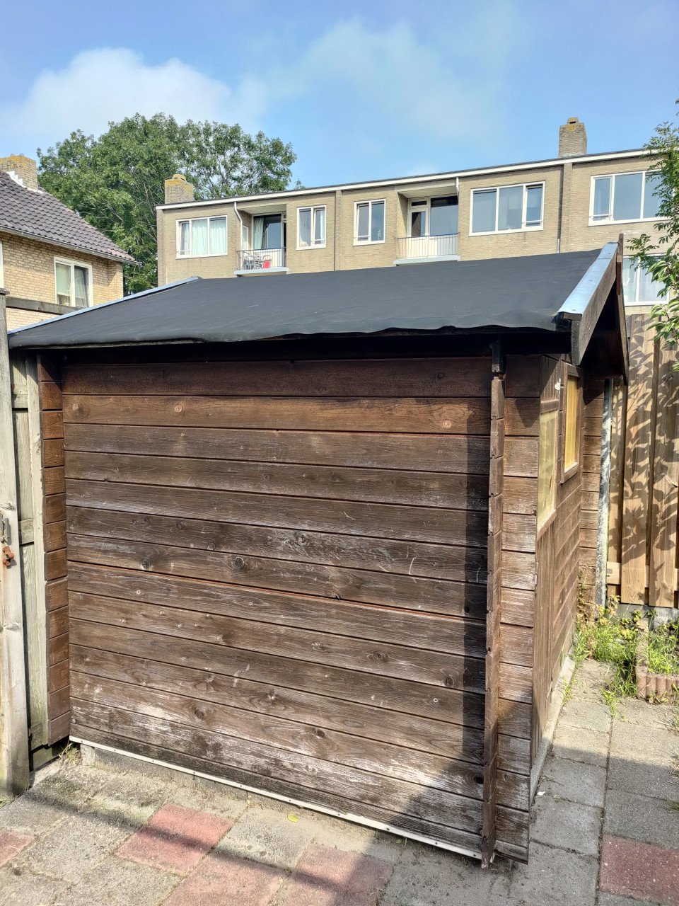 Tuinhuisje met slot en twee sleutels