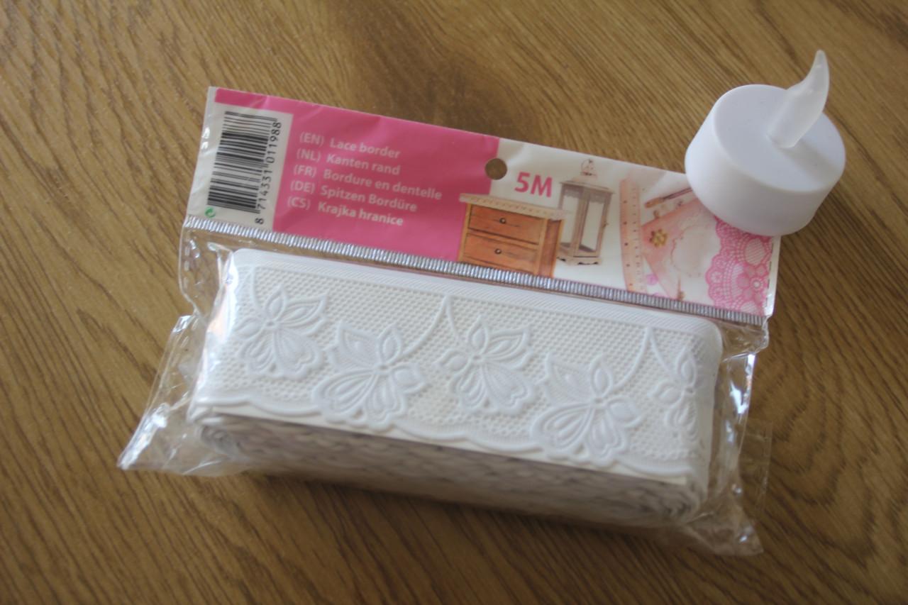 5 m witte kanten rand voor evt meubels...