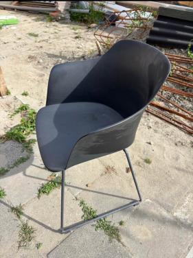 Drie kuipstoelen voor buiten