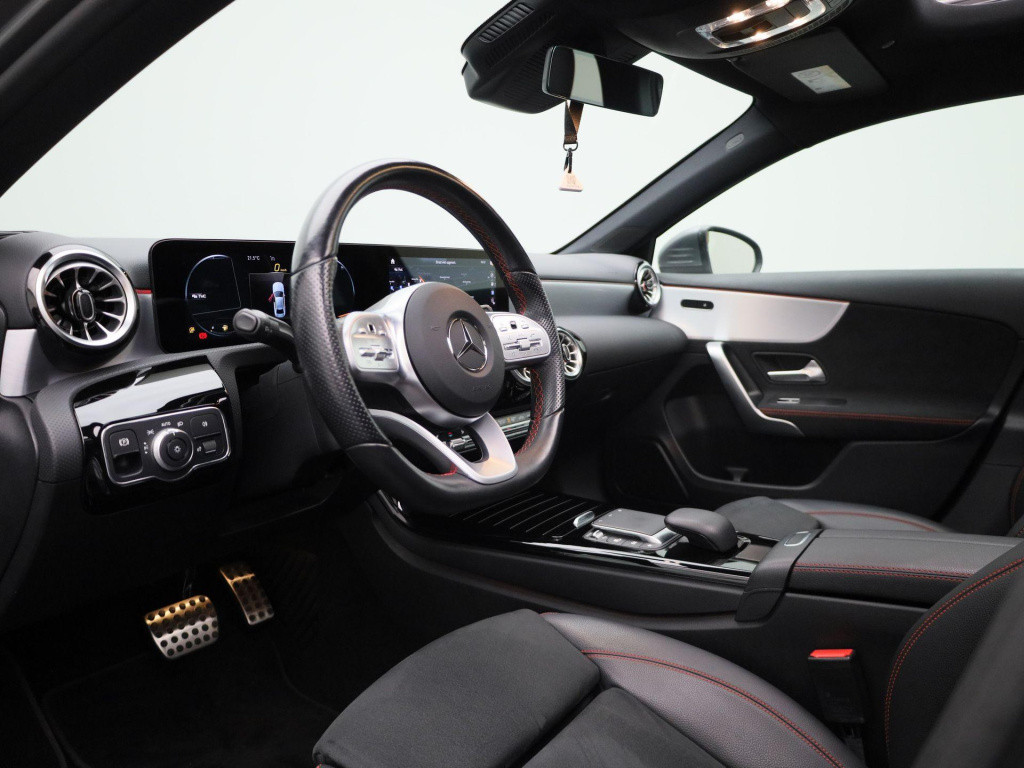 Mercedes-Benz A-Klasse 180 business solution amg | automaat | lmv | panoram