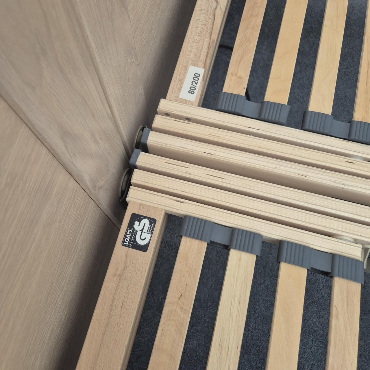 Senioren bed met elektrische lattenbodem