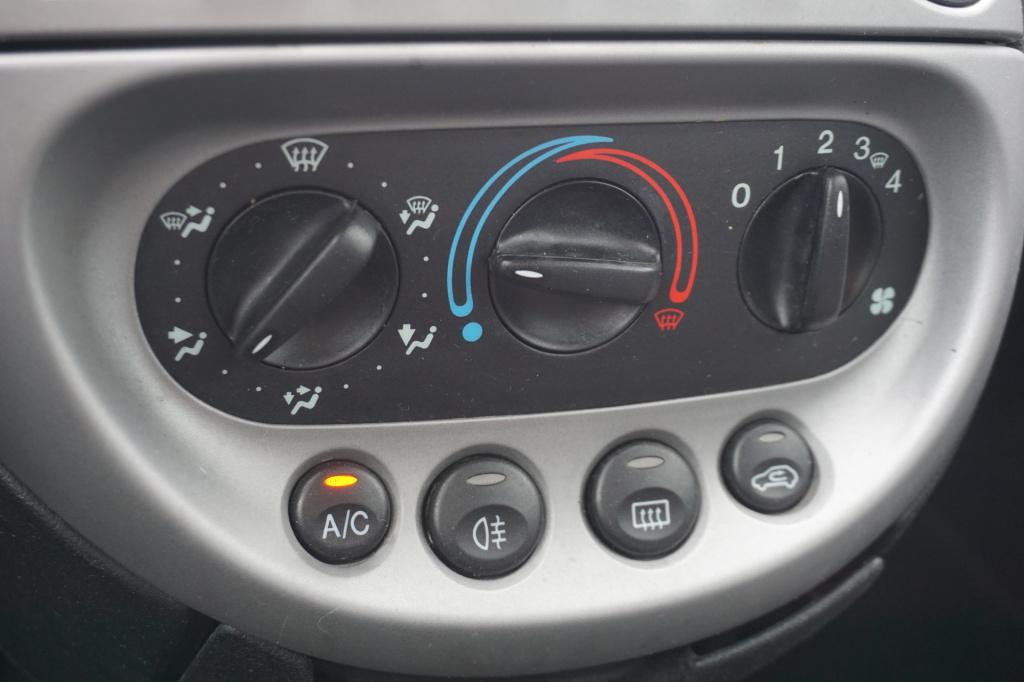 Ford KA 1.3 cool & sound airco / elektr. ramen / nap / apk t/m 05-2027