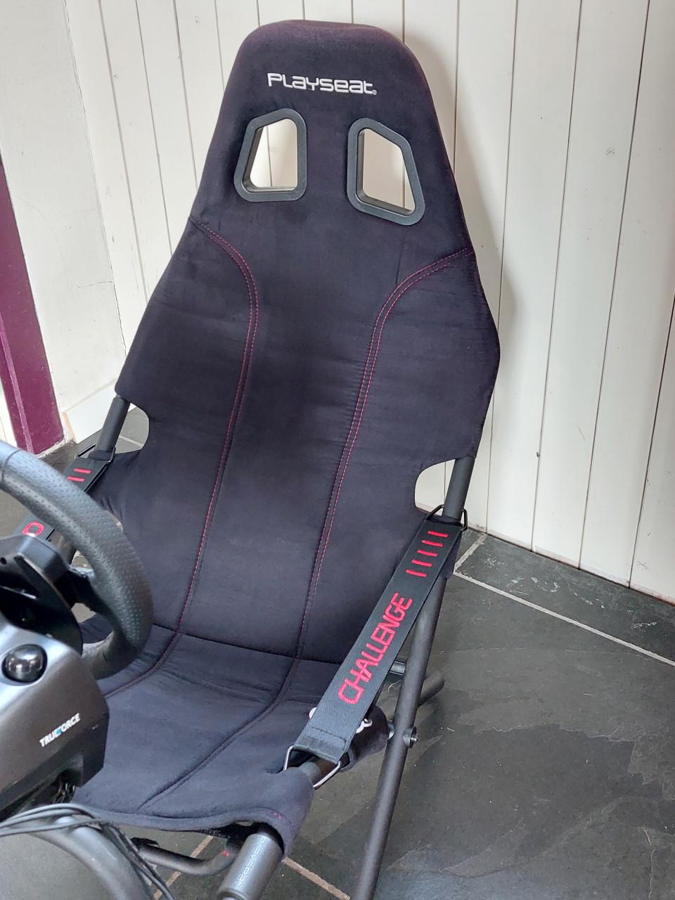 Playseat Challenge met Logitech G923 racestuur en shifter