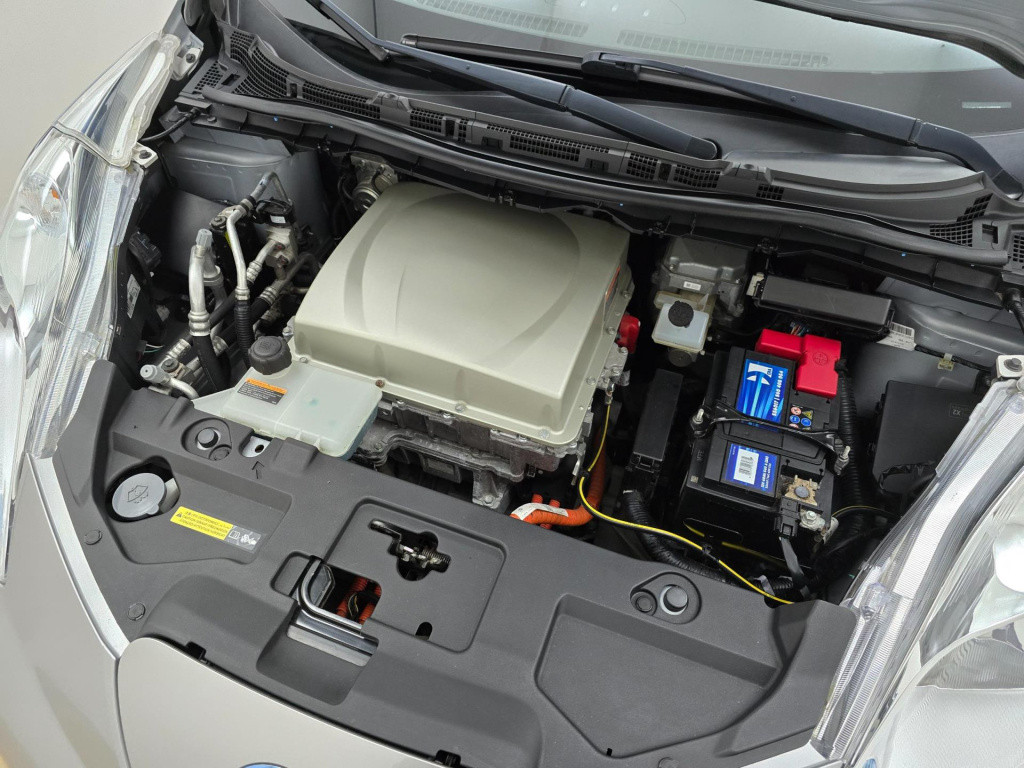 Nissan Leaf occasion acenta 30 kwh met parkeercamera | tweedehands nissan l