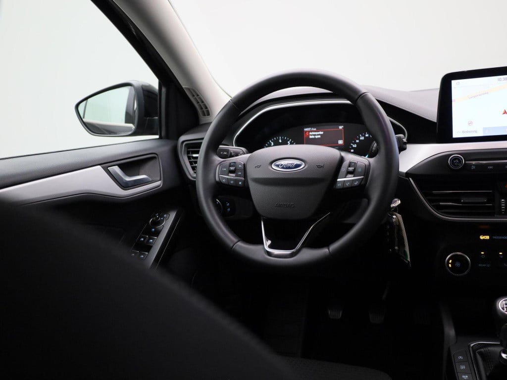 Ford Focus wagon 1.0 ecoboost hybrid trend edition business | cruise contro