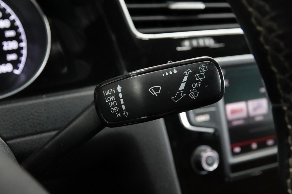Volkswagen Golf 1.4 tsi | acc | camera | pdc | 19' |