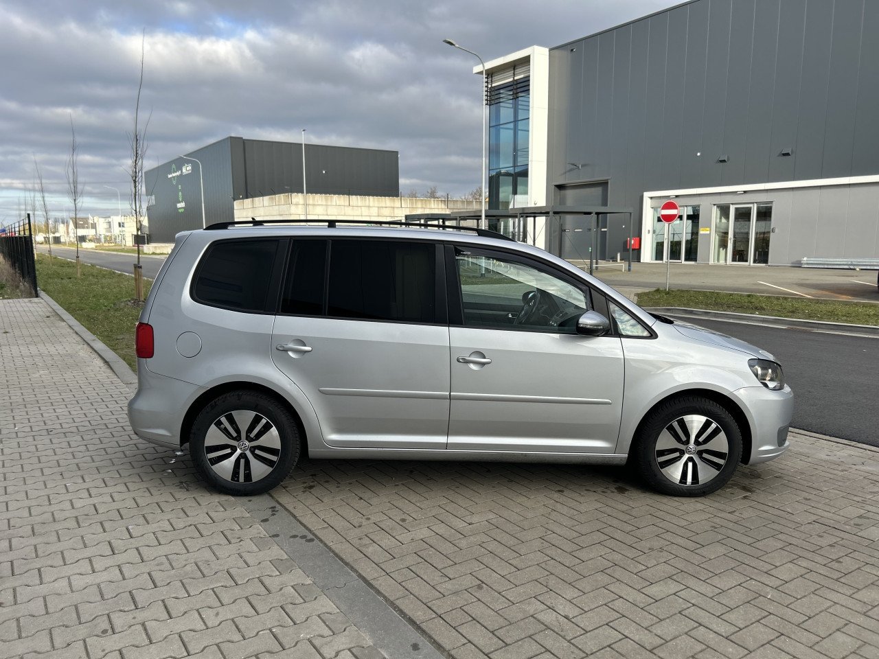 Volkswagen Touran 1.6 TDI Comfort/APK/DSG/GRIJS KENTEKEN/