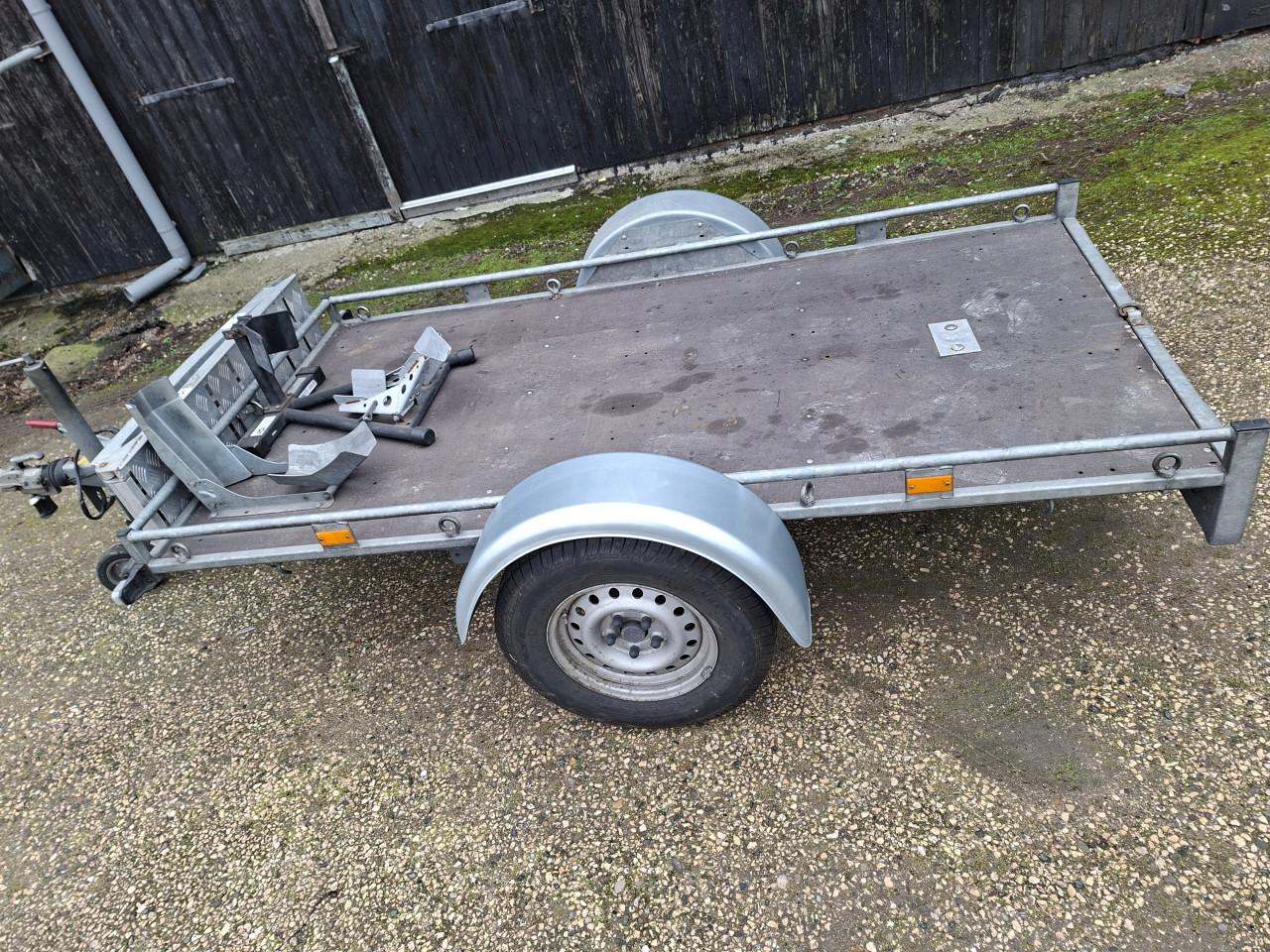 Saris motortrailer / motoraanhanger (inrijklemmen/slot/geremd)