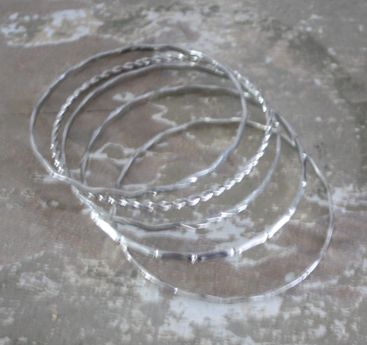 Set van 5 zilverkleurige amrbanden