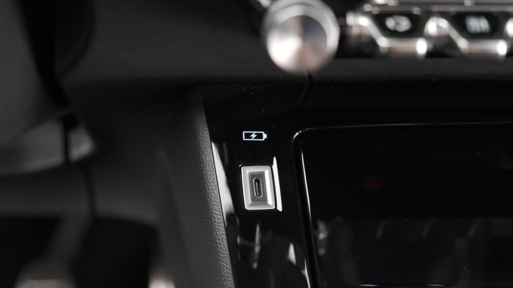 Peugeot 2008 puretech 130 gt | camera | dodehoekdetectie | navigatie | park