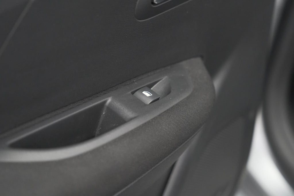 Peugeot 208 puretech 100 active | parkeersensoren | navigatie | apple carpl