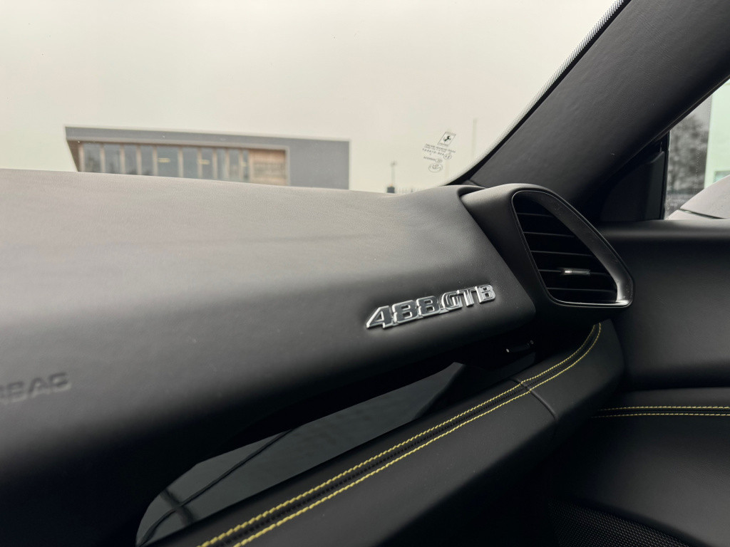 Ferrari 488 3.9 gtb hele * daytona seats * carbon driver zone * dealer onde