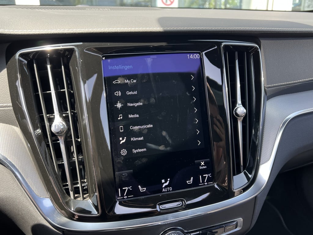 Volvo V60 t6 398pk recharge r-design| panodak| adap.cruise| trekhaak| awd|
