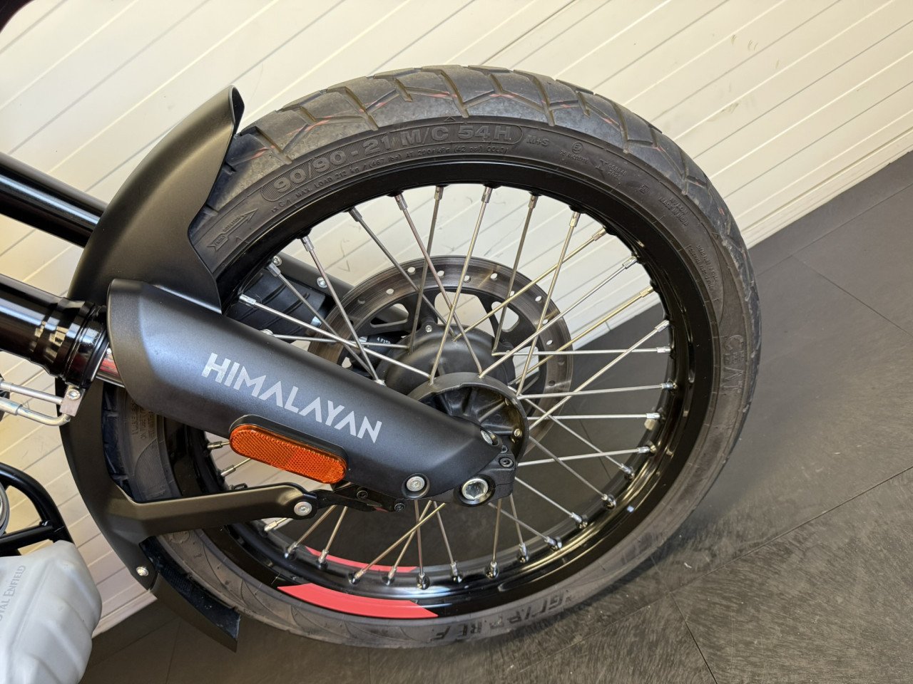 Jonge en complete Royal Enfield Himalayan 450!