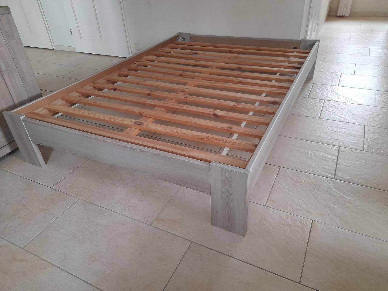 Mooi bed 140 x 200 (in goede nette staat )