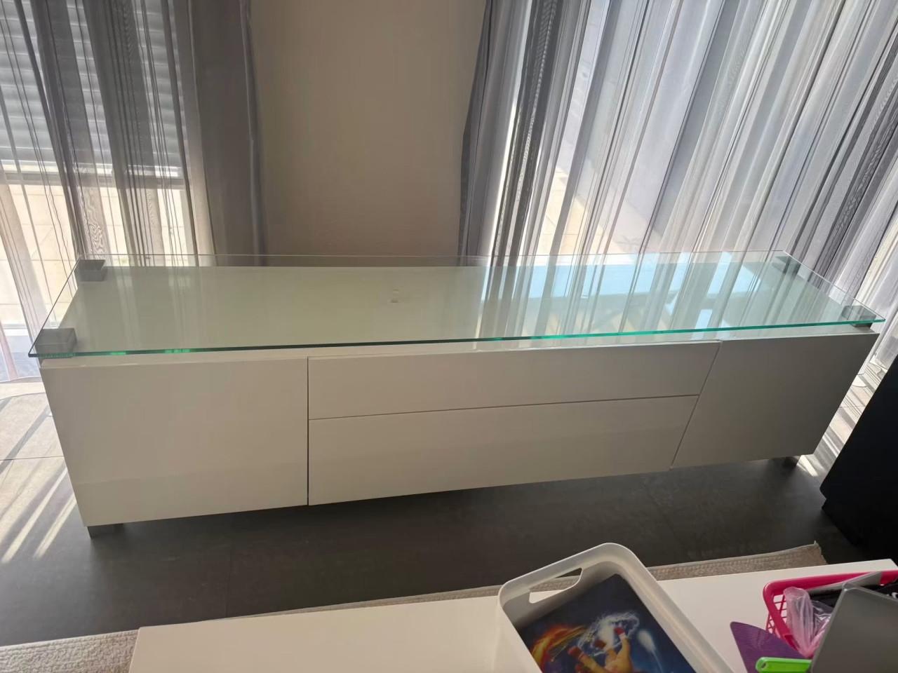 Mooie tv kast + vitrinekast