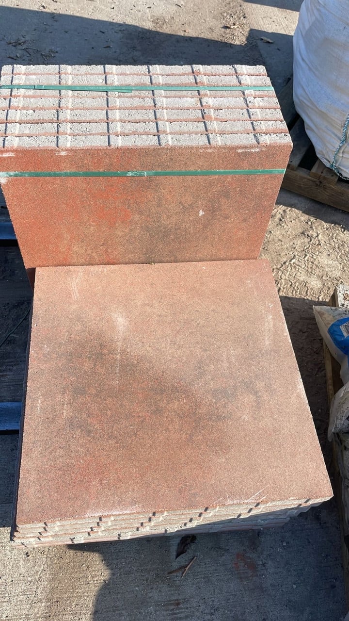5,75 m2 betontegel 60*60*4cm incl 7 halve tegels 30*60*4cm