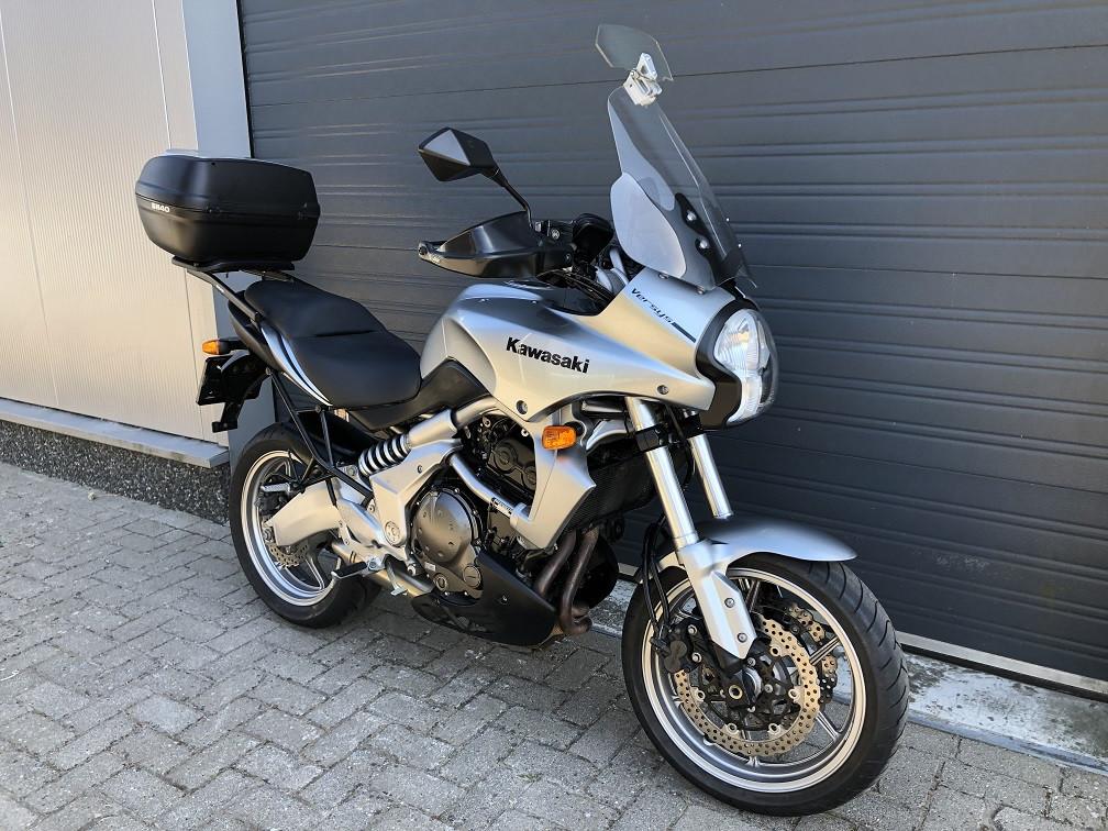 Keurige middenklasse Versys 650 '07 met 45dkm, veel Givi extra's €3250,-