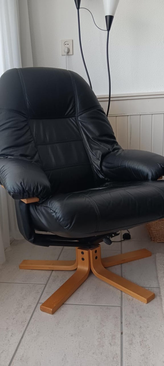 Mooie LEDEREN FAUTEUILLE / TV STOEL