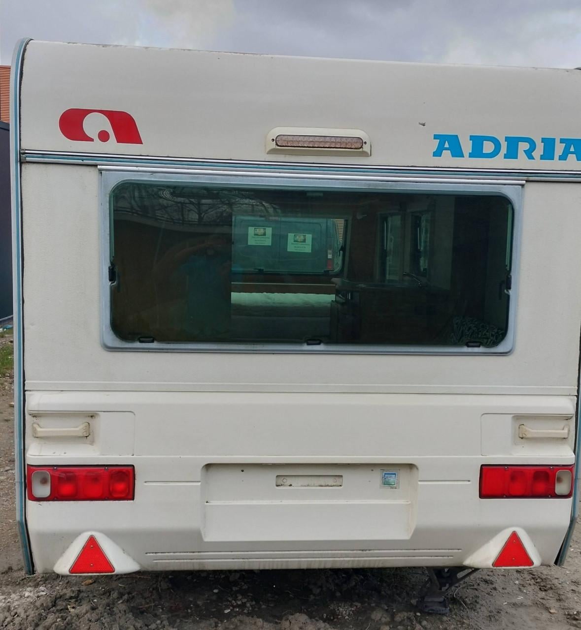 Adria 431 DD (2002) met voortent