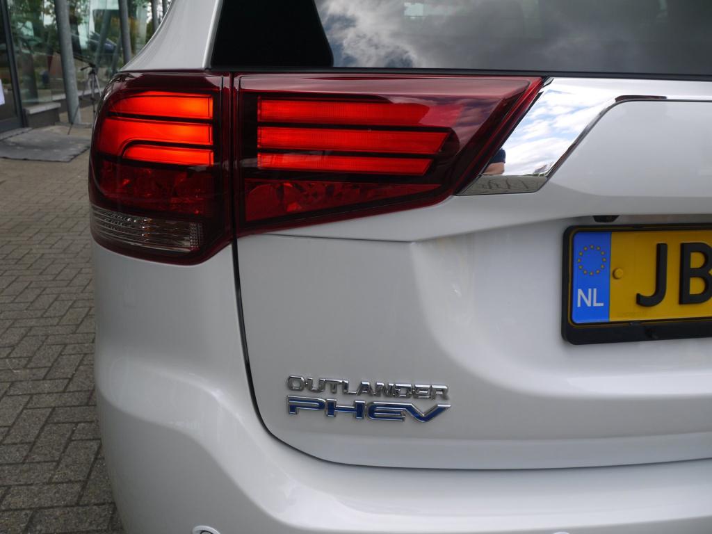 Mitsubishi Outlander 2.4 phev instyle|trekhaak|rijklaar