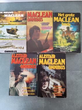 Allister MacLean, 14 oorlogsromans in 5 omnibussen